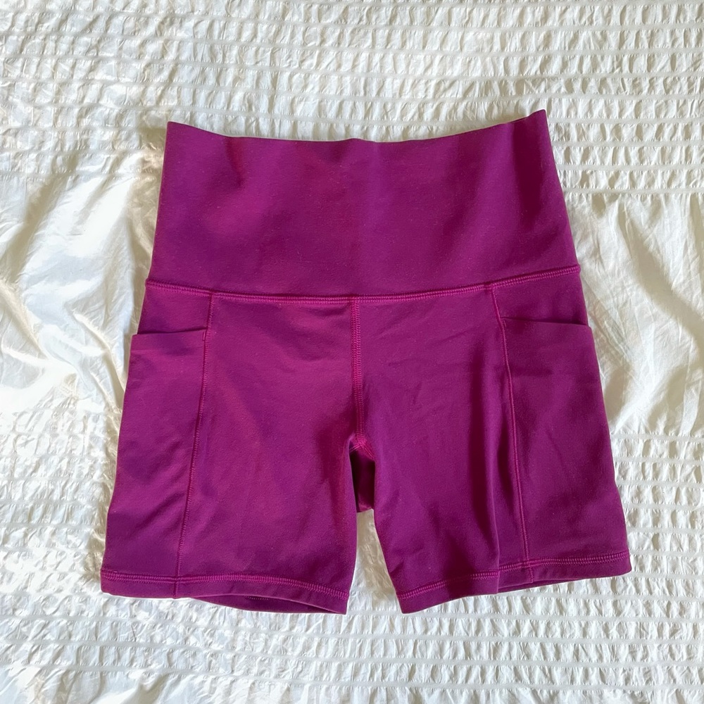 Athleta Salutation 5” Short